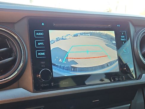 Used 2019 Toyota Tacoma TRD Sport image 17