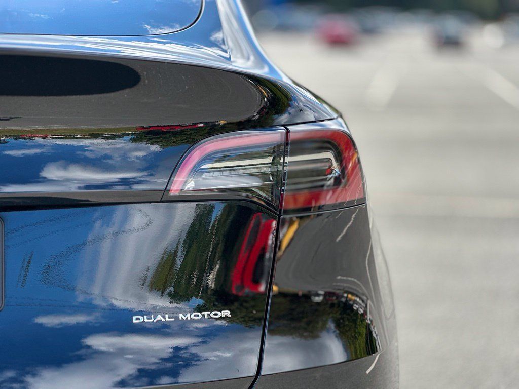 Used 2025 Tesla Model Y Long Range AWD/4WD image 6