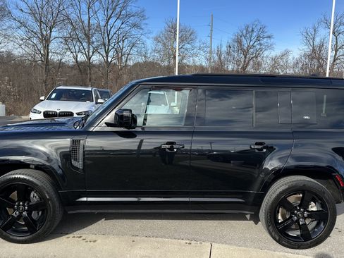 Used 2024 Land Rover Defender 110 X-Dynamic SE image 7