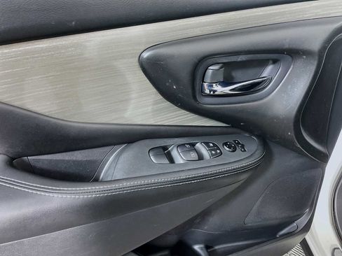 Used 2017 Nissan Murano SV image 16