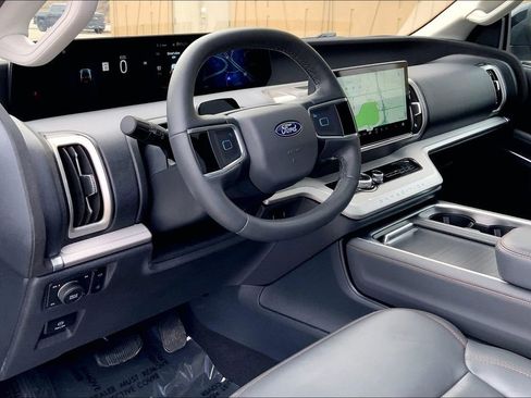 Used 2025 Ford Expedition Active AWD/4WD image 12