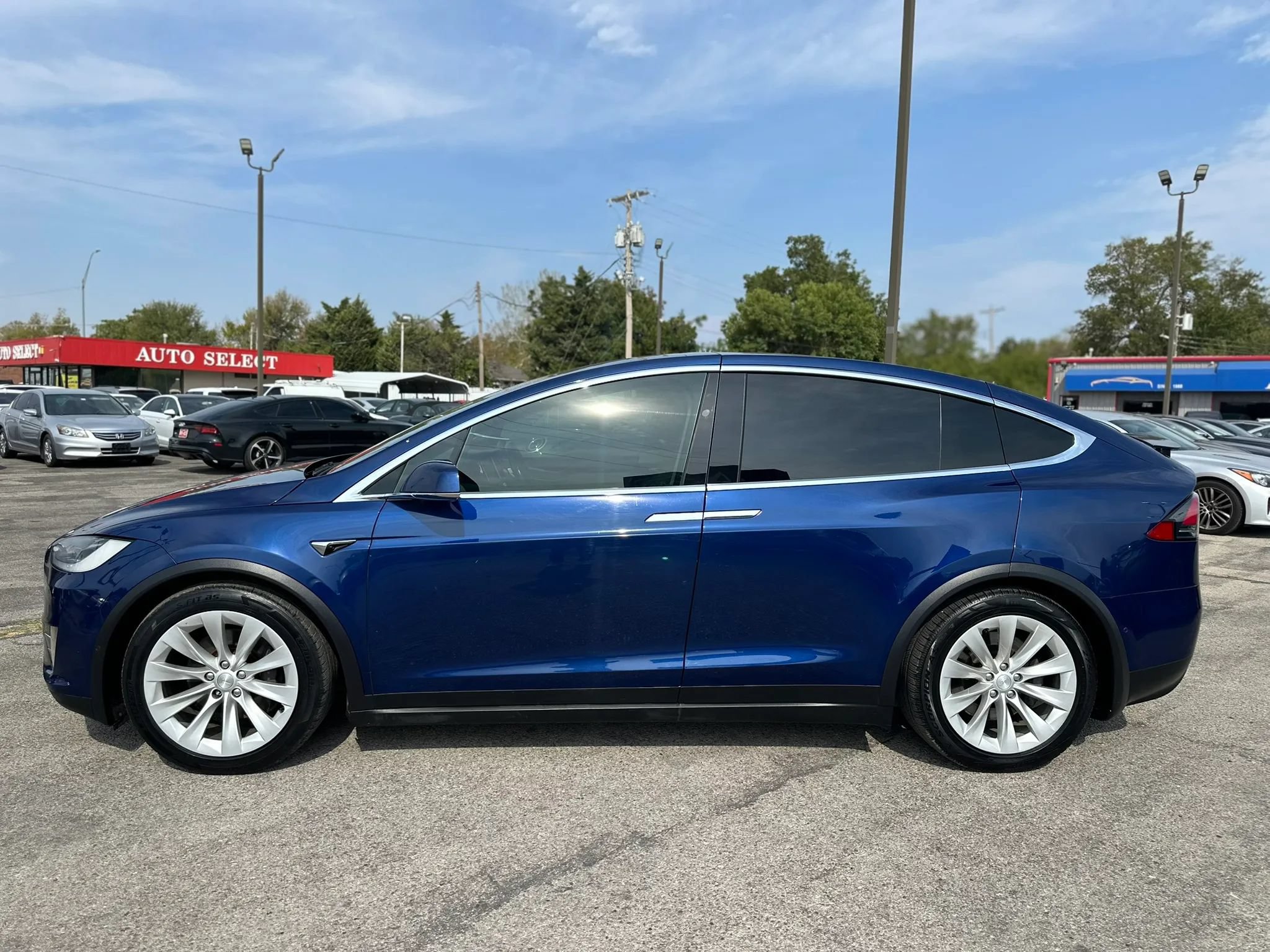 Used 2017 Tesla Model X 75D AWD/4WD image 16