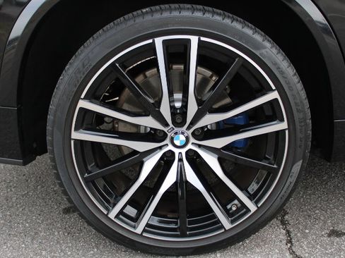 Used 2022 BMW X5 M50i image 11