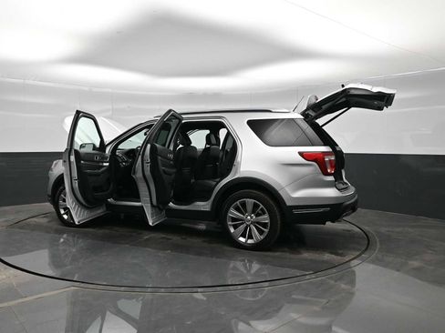 Used 2018 Ford Explorer Limited image 41