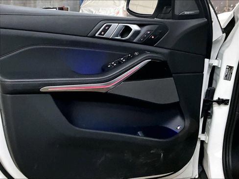 Used 2025 BMW X5 xDrive50e image 24