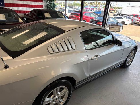 Used 2011 Ford Mustang V6 w/ 101A Rapid Spec Order Code image 12