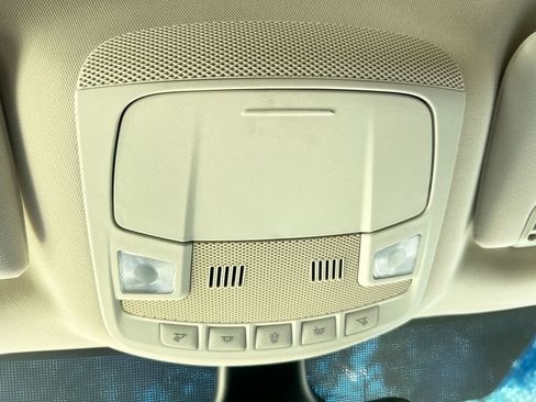 Used 2019 Ford Edge Titanium FWD image 17
