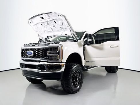 Used 2024 Ford F350 Lariat image 31