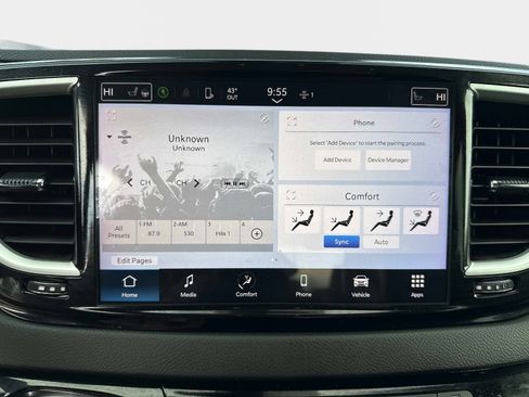 Used 2024 Chrysler Pacifica Touring-L image 24