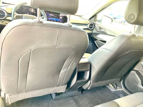 Used 2025 Chevrolet Trax LT w/ LT Convenience Package FWD image 15