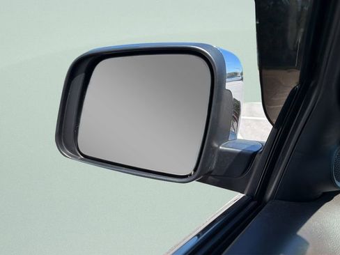 Used 2019 Jeep Grand Cherokee Overland RWD image 35