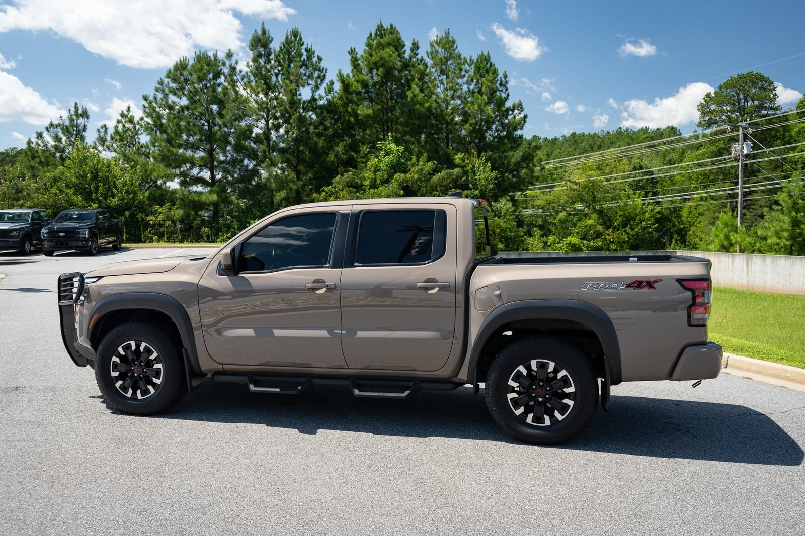 Used 2023 Nissan Frontier PRO-4X w/ Pro Convenience Package AWD/4WD image 7
