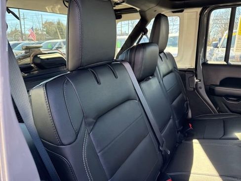 Certified 2022 Jeep Wrangler Unlimited Sahara w/ Cold Weather Group image 17