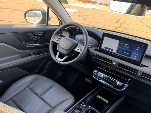 Used 2023 Lincoln Corsair AWD w/ Equipment Group 101A image 13