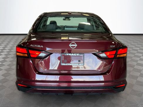 Used 2024 Nissan Altima 2.5 SV FWD image 6