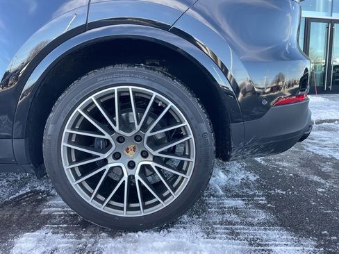Certified 2023 Porsche Cayenne Platinum Edition image 14