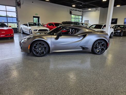 Used 2016 Alfa Romeo 4C Coupe w/ Convenience Group - Coupe RWD image 3