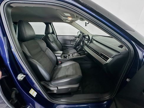 Used 2023 Mitsubishi Outlander SE image 34