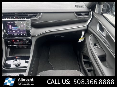 New 2025 Jeep Grand Cherokee Altitude image 17