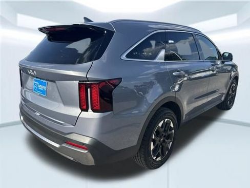 Used 2024 Kia Sorento S FWD image 6