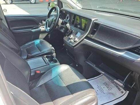 Used 2015 Toyota Sienna SE FWD image 5