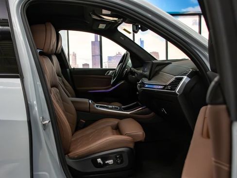 Used 2024 BMW X7 xDrive40i w/ M Sport Package AWD/4WD image 21