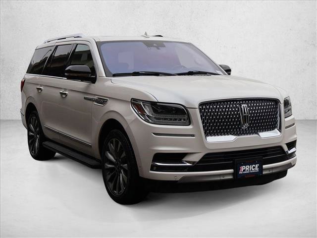 Used 2018 Lincoln Navigator Select w/ Technology Package AWD/4WD image 4