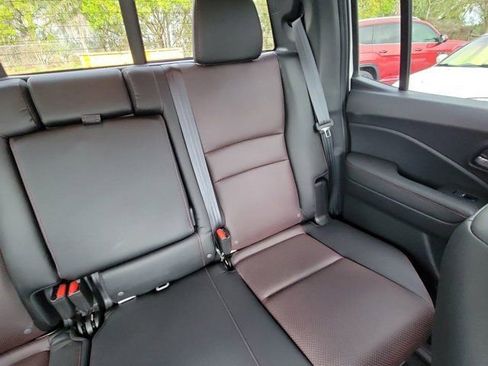 Used 2025 Honda Ridgeline Black Edition image 6