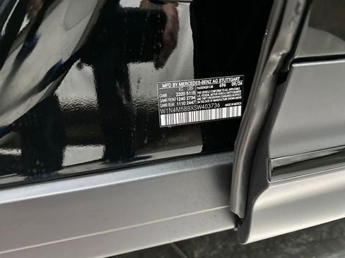 Used 2025 Mercedes-Benz GLB 35 AMG 4MATIC image 31