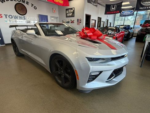 Used 2018 Chevrolet Camaro SS RWD image 2