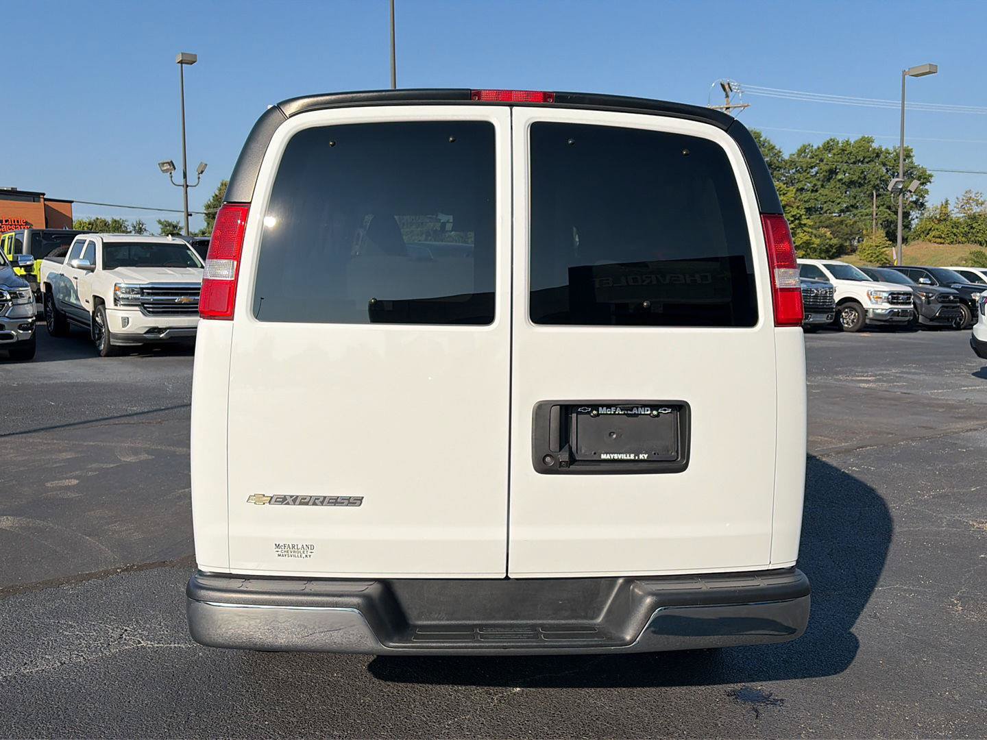 Used 2025 Chevrolet Express 3500 LT w/ LT Preferred Equipment Group RWD image 4