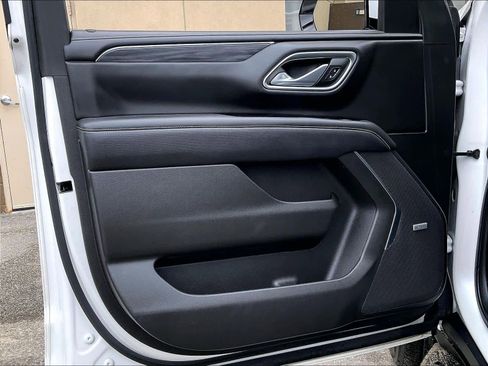 Used 2021 GMC Yukon SLT w/ SLT Premium Package AWD/4WD image 9