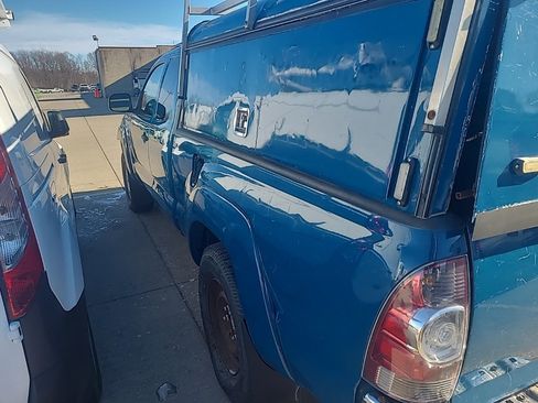 Used 2011 Toyota Tacoma 4x4 Access Cab image 8