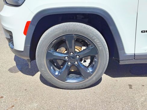 Used 2023 Jeep Grand Cherokee L Laredo AWD/4WD image 8