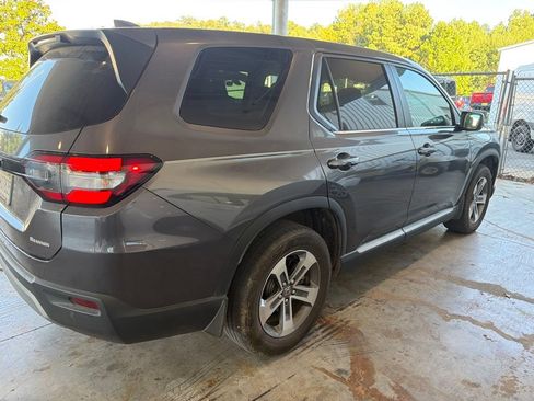 Used 2025 Honda Pilot EX-L image 3