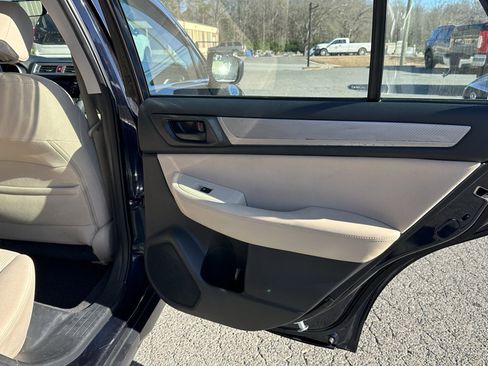 Used 2018 Subaru Outback 2.5i image 17
