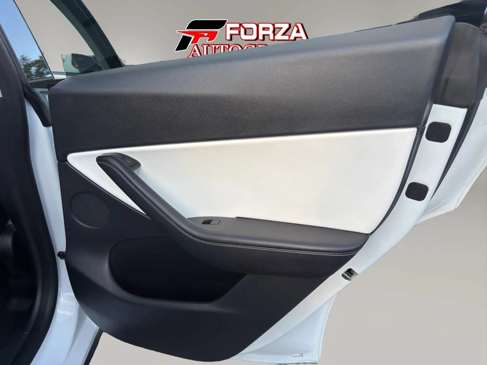 Used 2022 Tesla Model Y Long Range AWD/4WD image 26