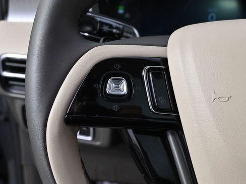 Used 2023 Lincoln Corsair AWD w/ Equipment Group 101A image 34