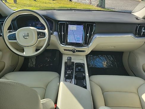 Used 2023 Volvo S60 B5 Core image 8