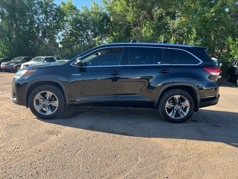 Used 2018 Toyota Highlander Limited Platinum AWD/4WD image 2