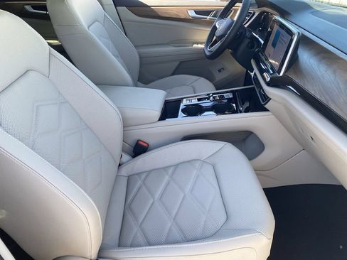 New 2026 Volkswagen Atlas SE FWD image 8