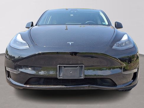 Used 2023 Tesla Model Y AWD image 2
