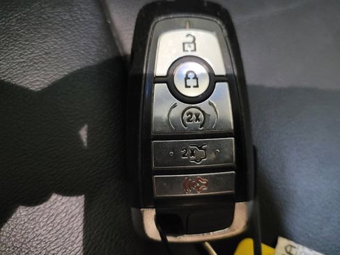 Used 2017 Ford Edge Titanium w/ Technology Package AWD/4WD image 32