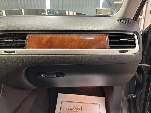 Used 2014 Volkswagen Touareg TDI image 21