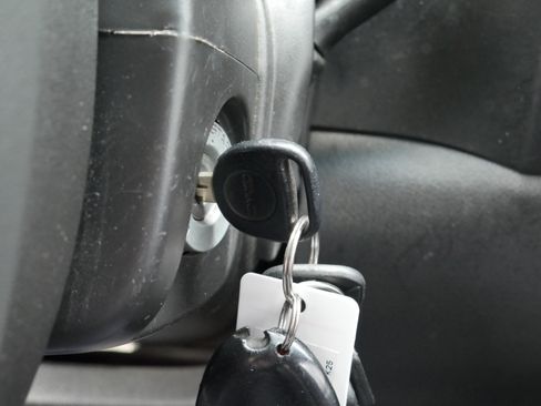 Used 2010 GMC Canyon SLT image 9