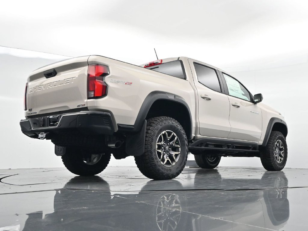New 2026 Chevrolet Colorado ZR2 w/ Technology Package AWD/4WD image 32