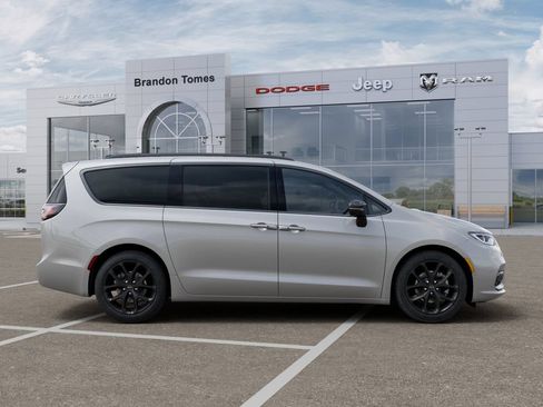 New 2026 Chrysler Pacifica Limited w/ S Appearance Package FWD image 21