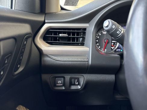 Certified 2019 GMC Acadia Denali w/ Technology Package image 18