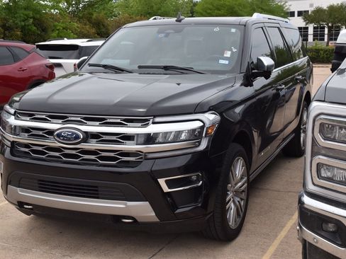 Used 2023 Ford Expedition Max Platinum image 2