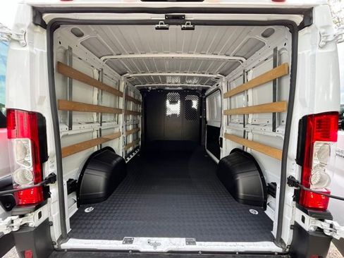 Used 2025 RAM ProMaster 2500 w/ U-Haul Equipment Group FWD image 9